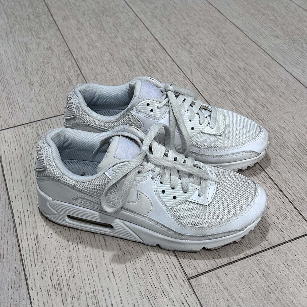 Women’s Nike Court Legacy Lift Size 8